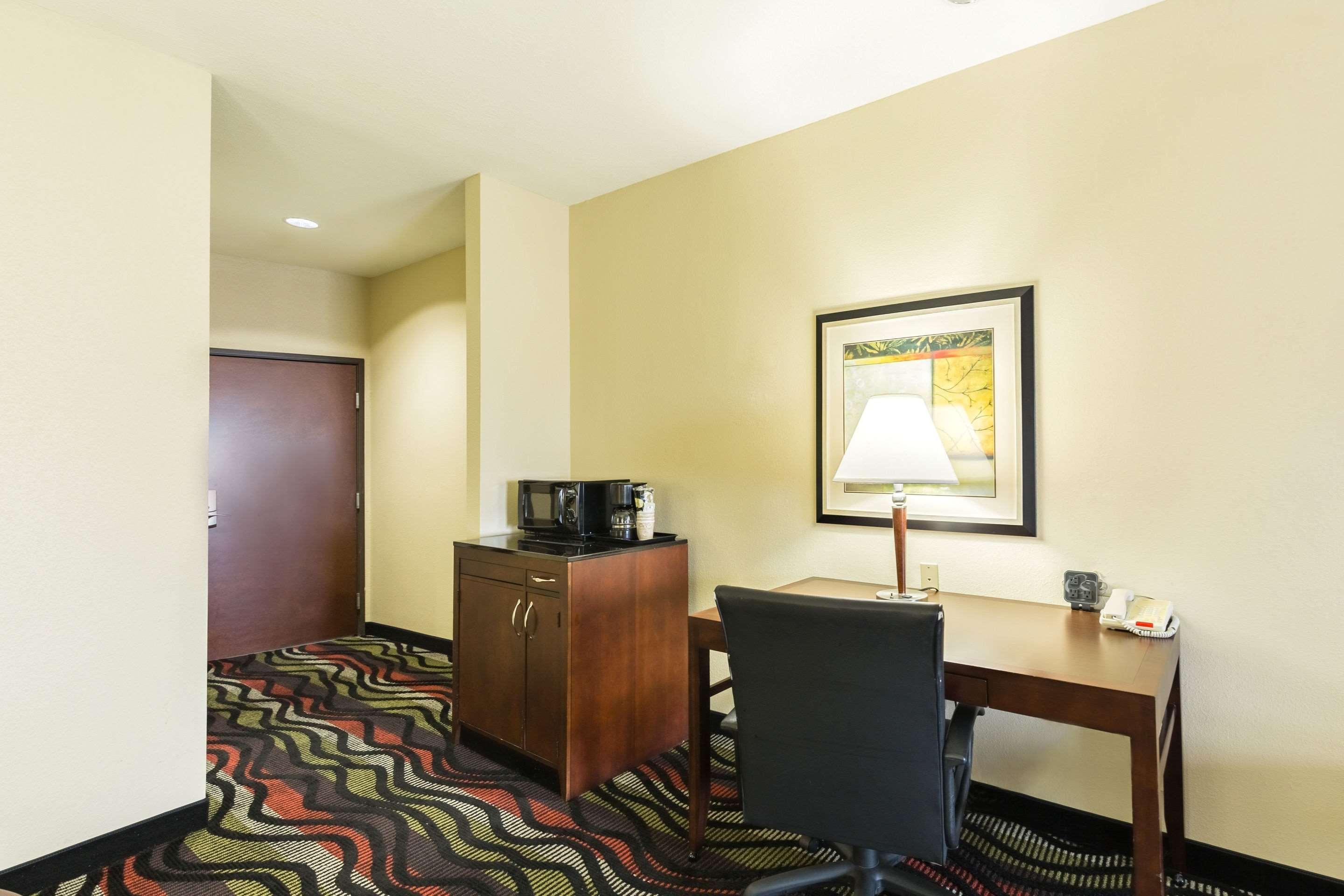 Comfort Suites Beaumont I-10 Bagian luar foto